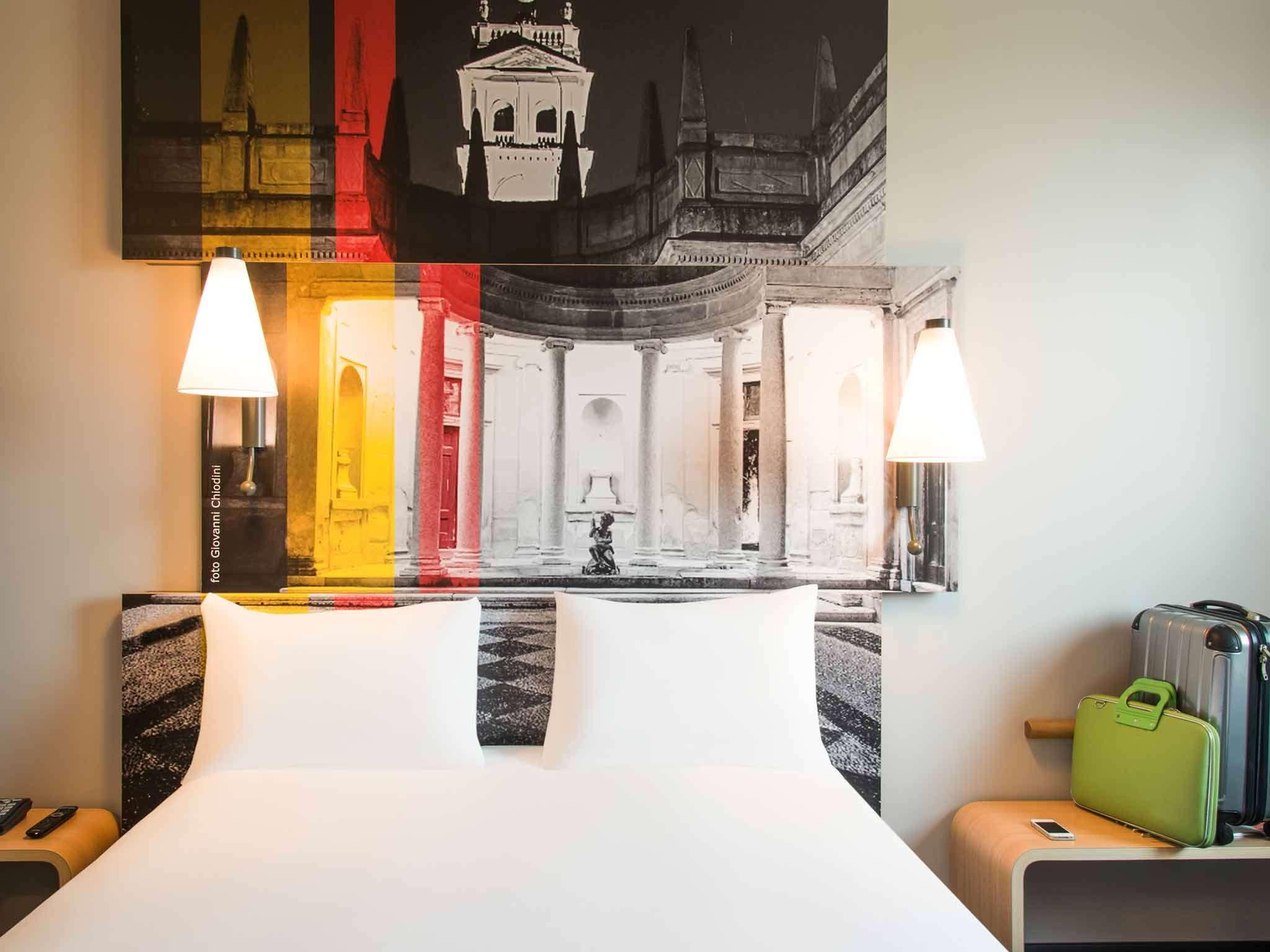 Ibis Milano Fiera Hotel Lainate Esterno foto